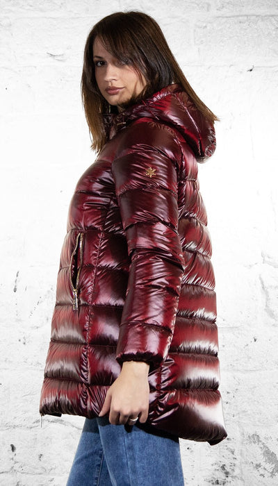 Nosecrets Piumino lungo iconico color ciliegia con cappuccio Capispalla Donna - Boutique Luisa Trendy