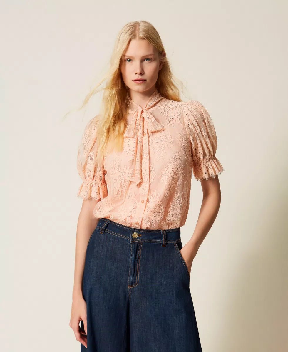 Twinset Camicia in pizzo con fiocco Bluse e camicie - Boutique Luisa Trendy