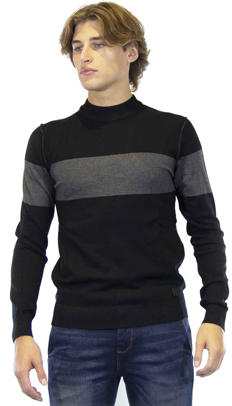 Maglia uomo Gaudì Jeans nera e grigia , in viscosa , collo a vulcano. 721BU53032 - Luisa Trendy (5197666058375)