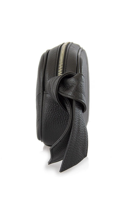 Borsa Tracolla zip Bag in pelle martellata colore nero con dettaglio nodo. Borse e portafogli - Boutique Luisa Trendy